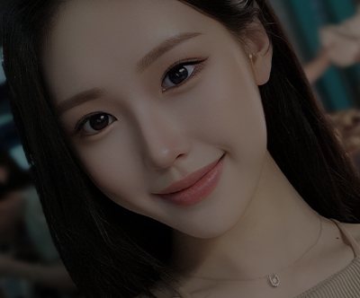 리얼셀피 — 웃는 여성 셀카